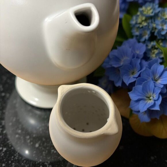 Chantal Ceramic Teapot With Infuser & Lid White Round Design 3-Piece Set - Picture 5 of 6